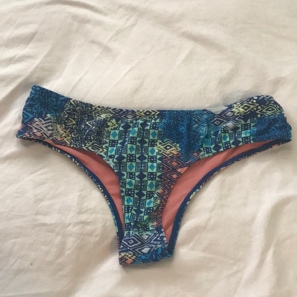 Hurley size small rouged bottom